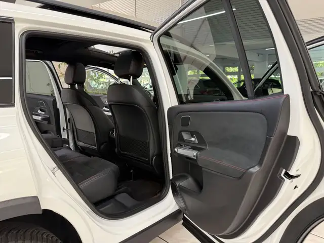 Mercedes-Benz GLB view 9