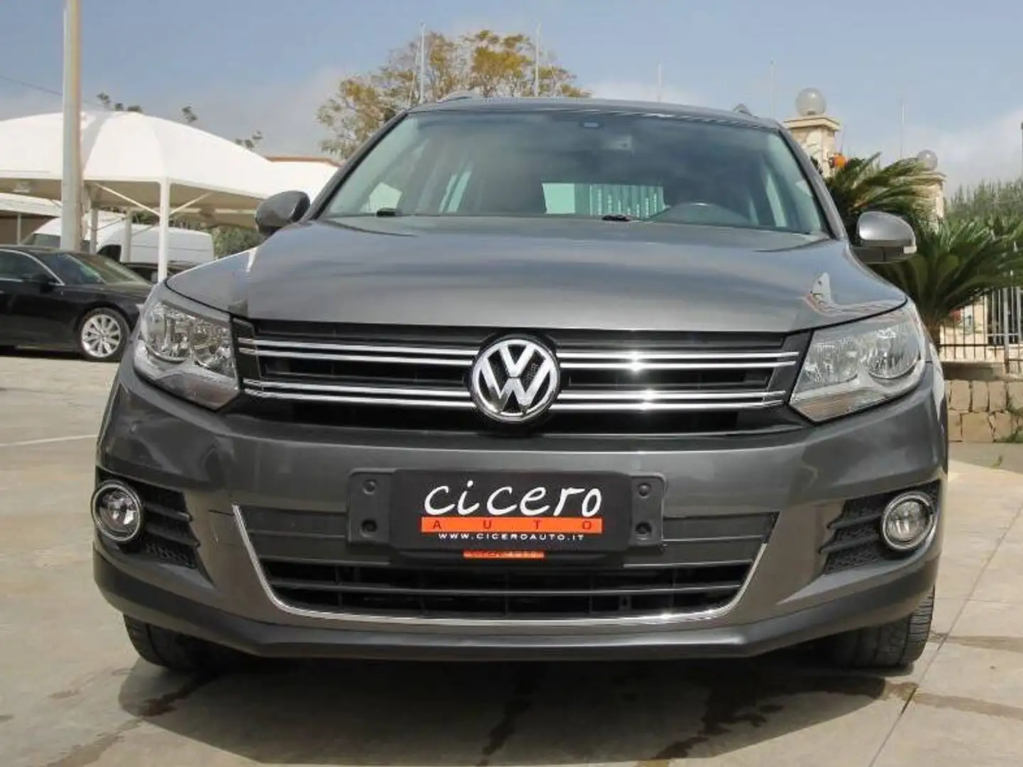 Volkswagen Tiguan 2.0 tdi Sport & Style 140cv 4motion  | 2014 Gris - 2