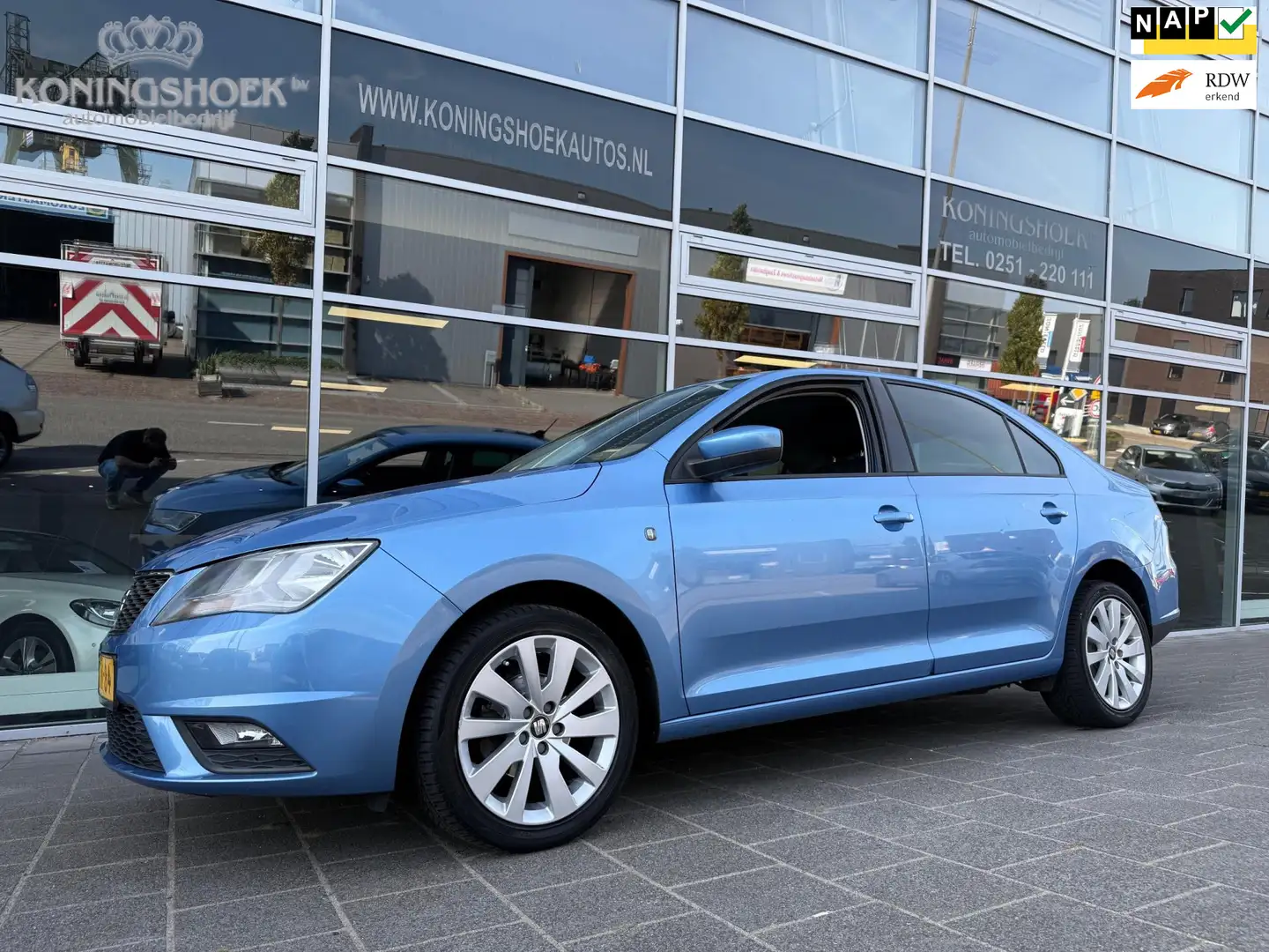 SEAT Toledo 1.2 TSI Businessline High Albastru - 1