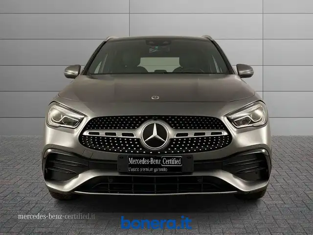 Mercedes-Benz Gla view 3