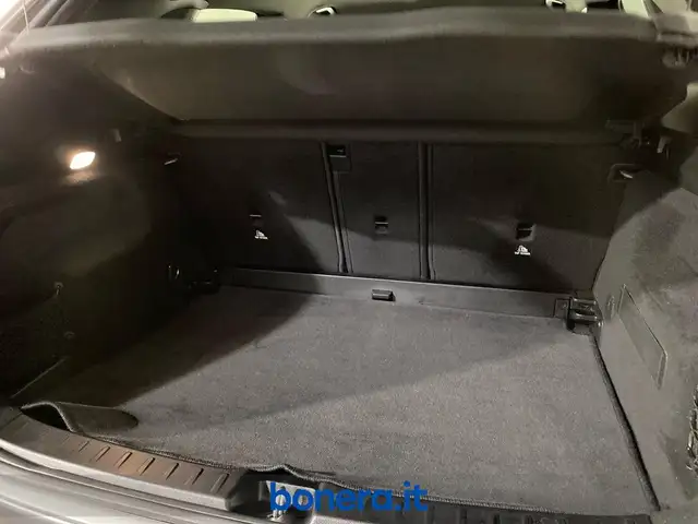 Mercedes-Benz Gla view 8
