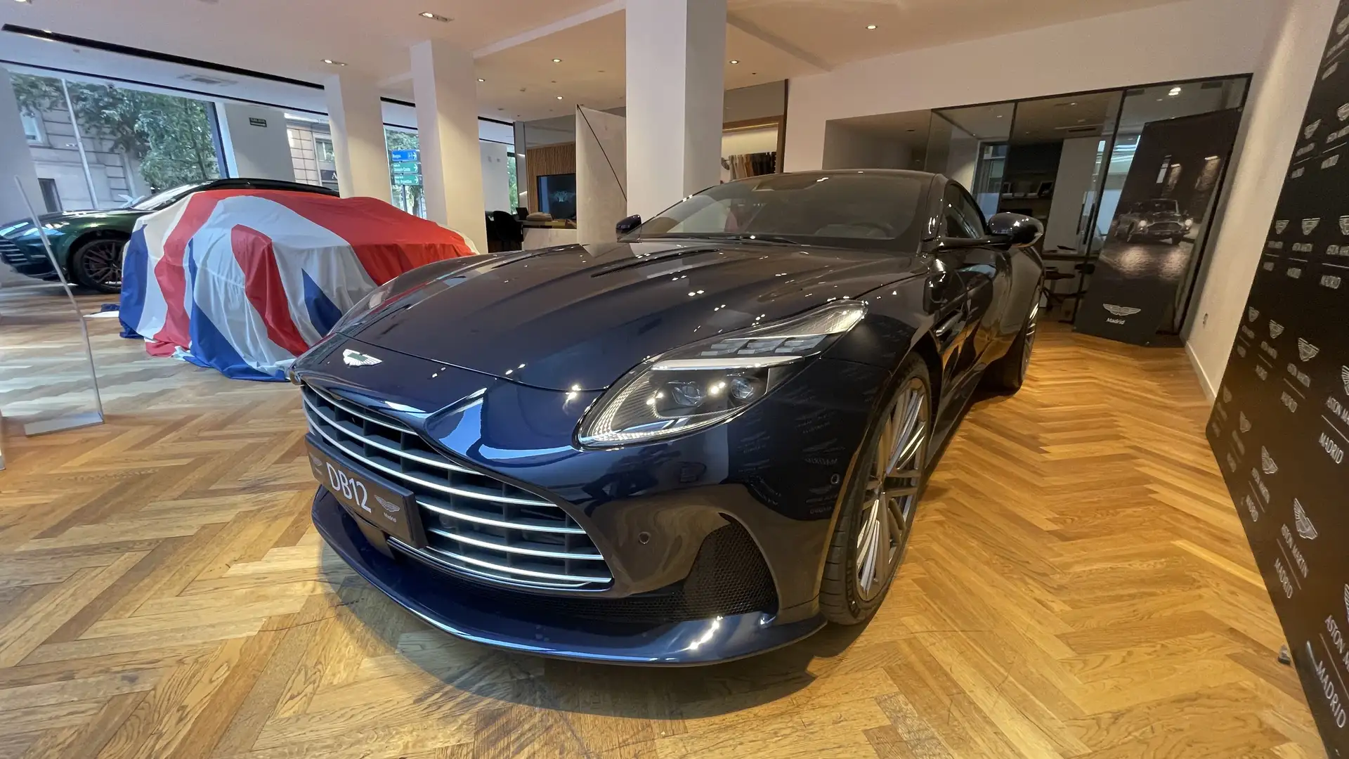 Aston Martin DB12 4.0 V8 - 1