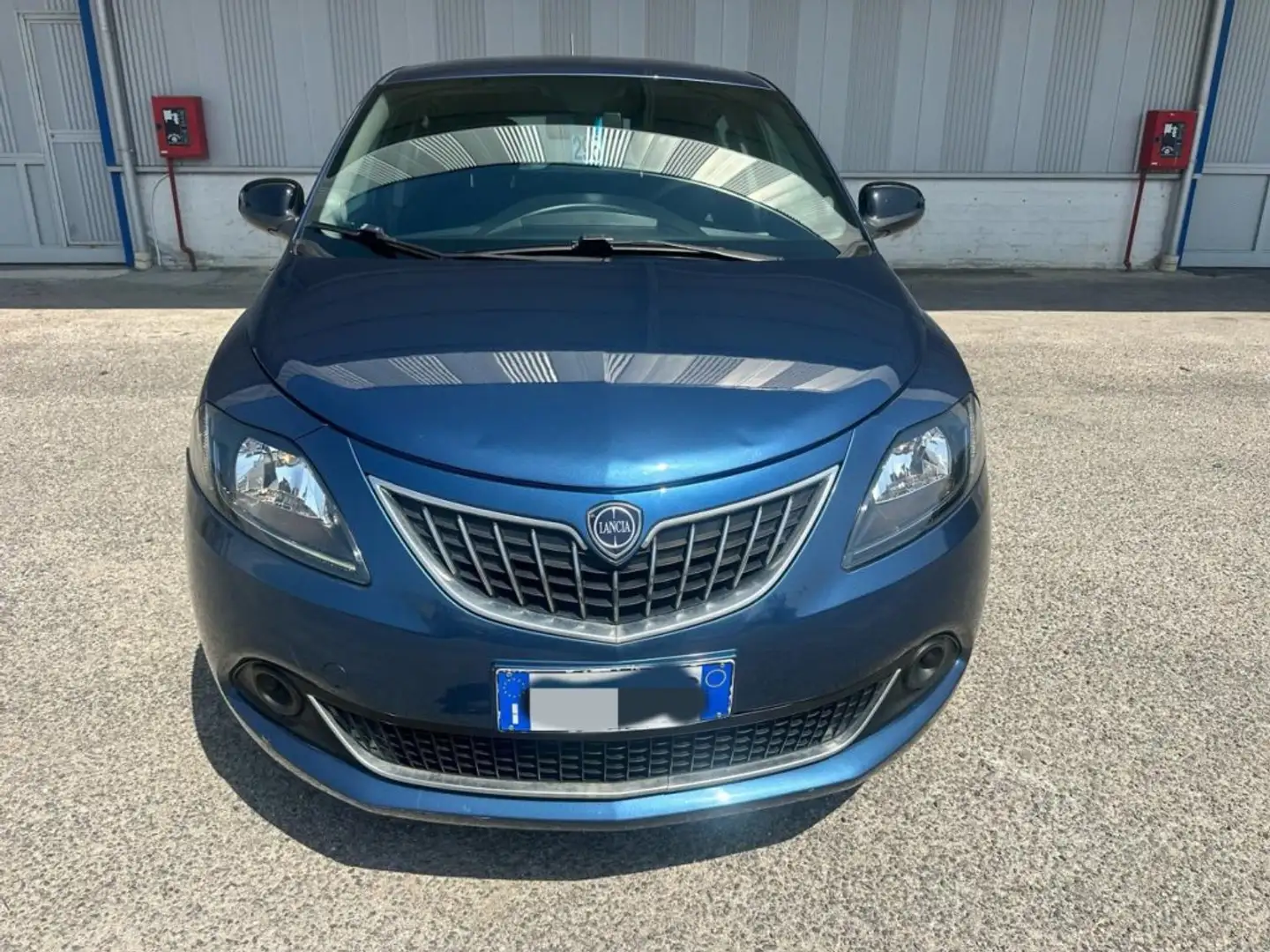 Lancia Ypsilon 1.0 Hybrid Ecochic silver Blauw - 2