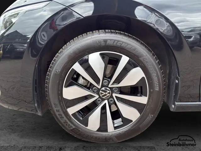 Volkswagen Golf view 13