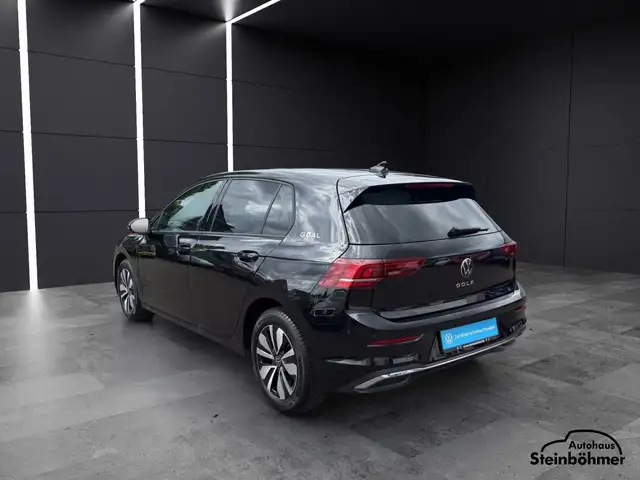 Volkswagen Golf view 4