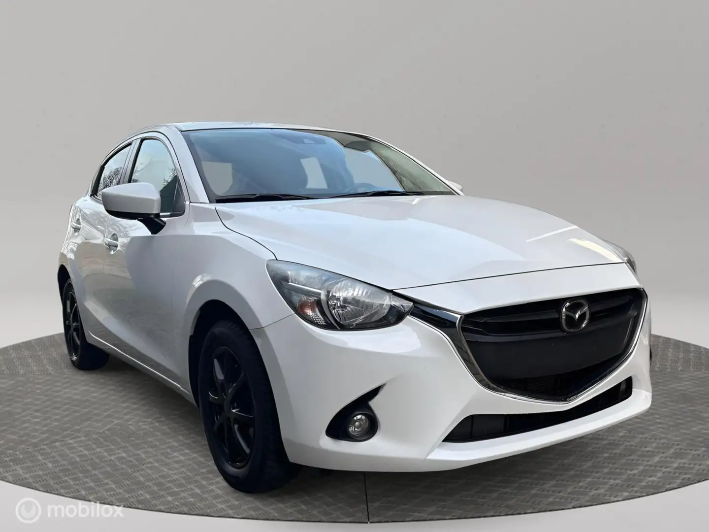 Mazda 2 1.5 Skyactiv-G Nakama | Airco | PDC | Navigatie | Wit - 2