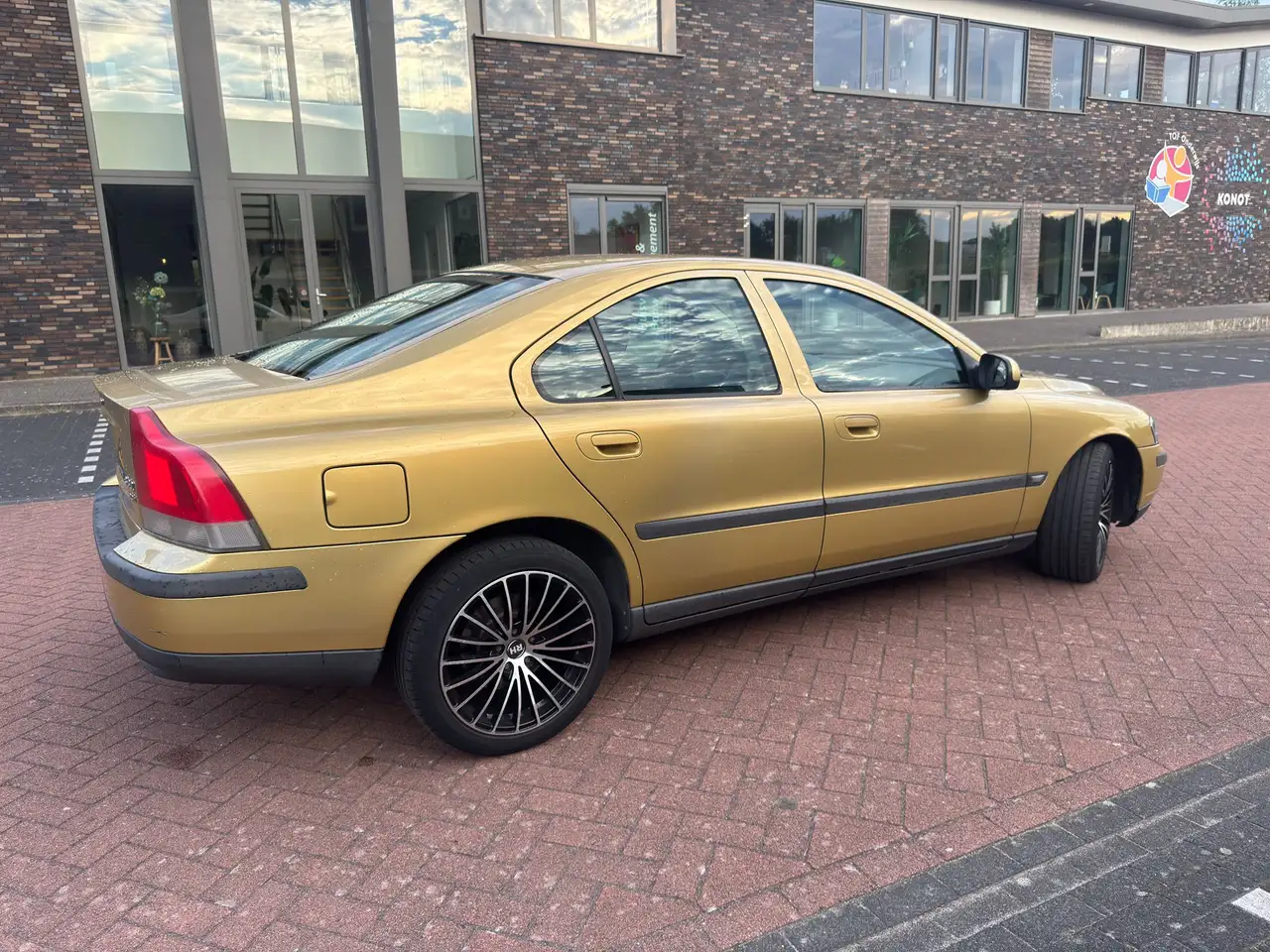 Volvo S60 2.3 T-5, foto 5