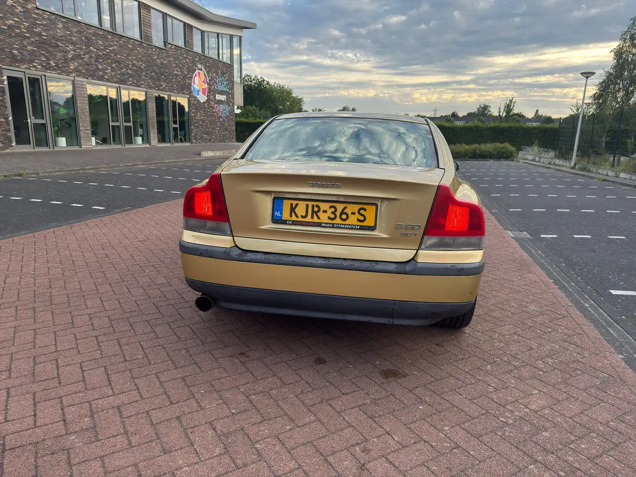 Volvo S60 2.3 T-5, foto 6
