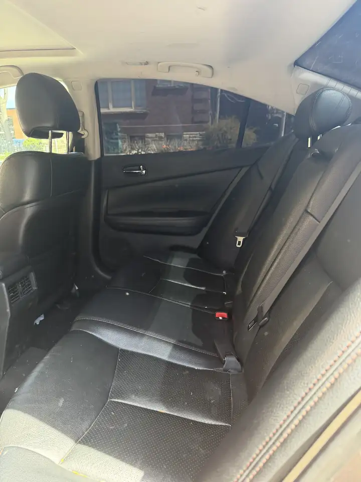 Nissan Maxima снимка Nissan Maxima