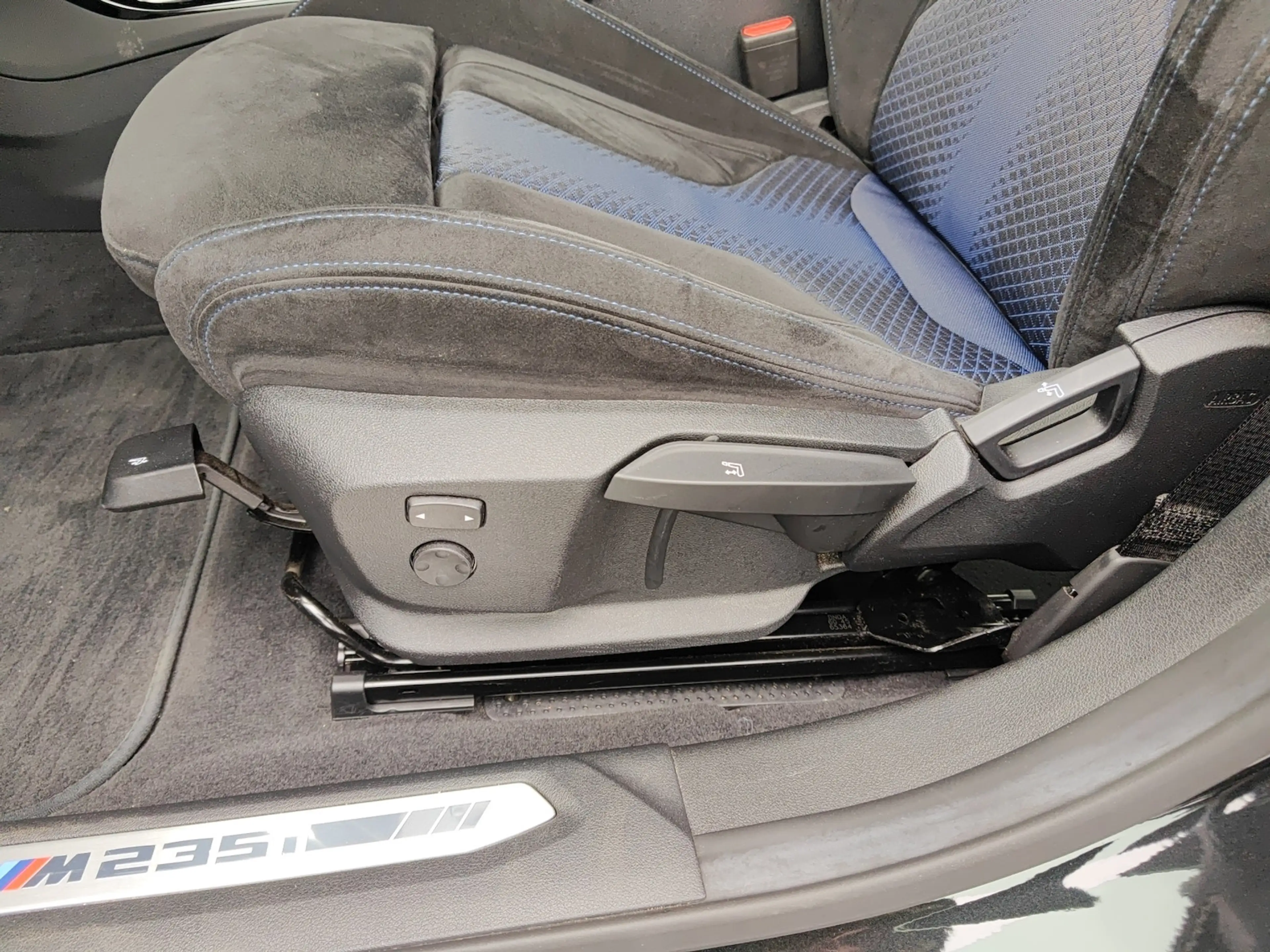 BMW 235 i xDrive M-Sport Live Cockpit — photo 8