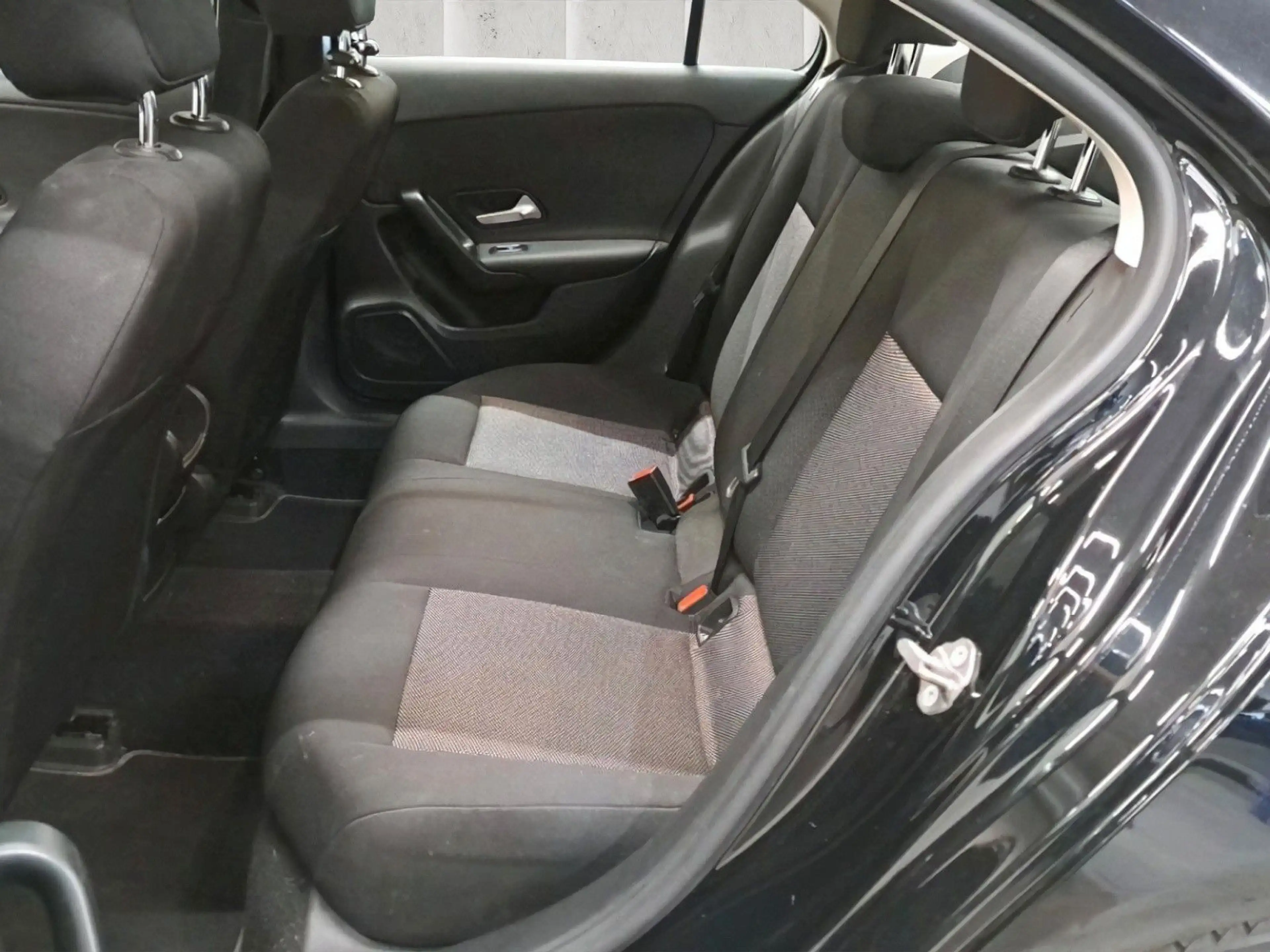 Mercedes-Benz A 180 d 7G-DCT PANO,SportMFLR,RFK, SHZ*25 — photo 5