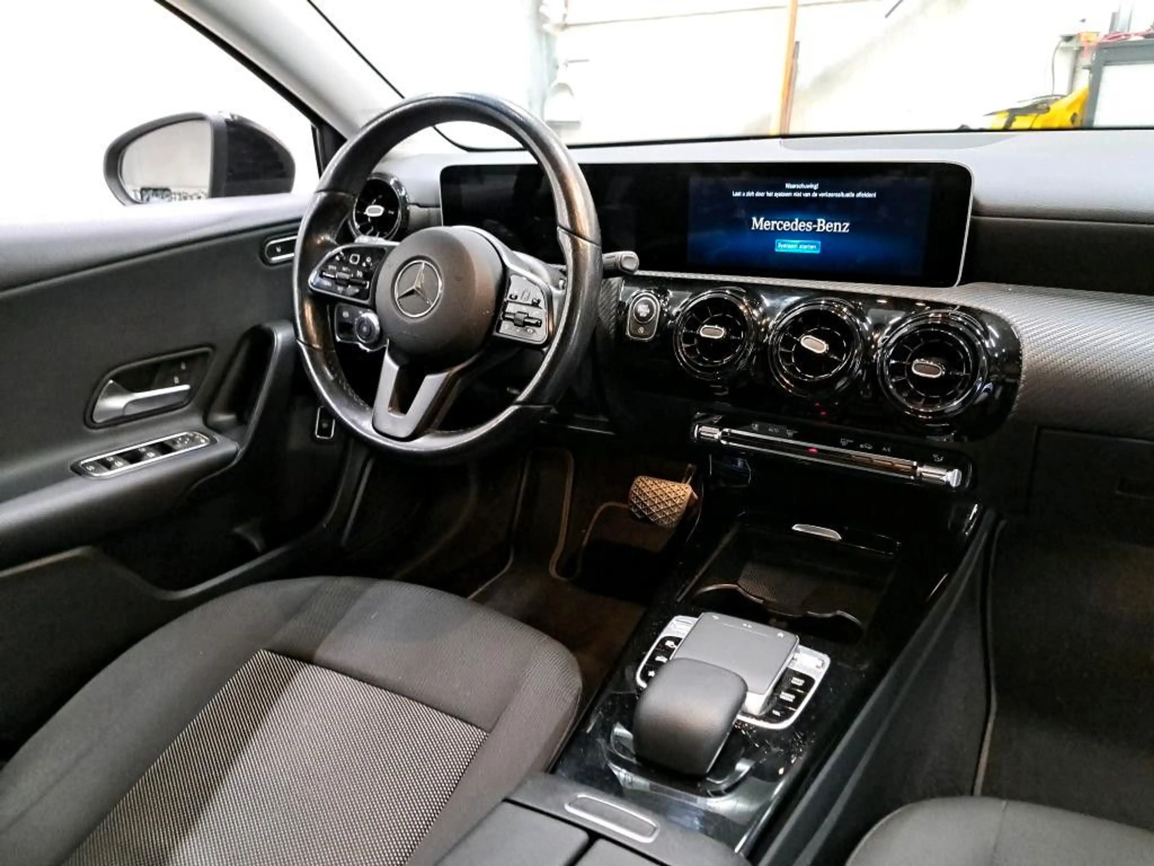 Mercedes-Benz A 180 d 7G-DCT PANO,SportMFLR,RFK, SHZ*25 — photo 3