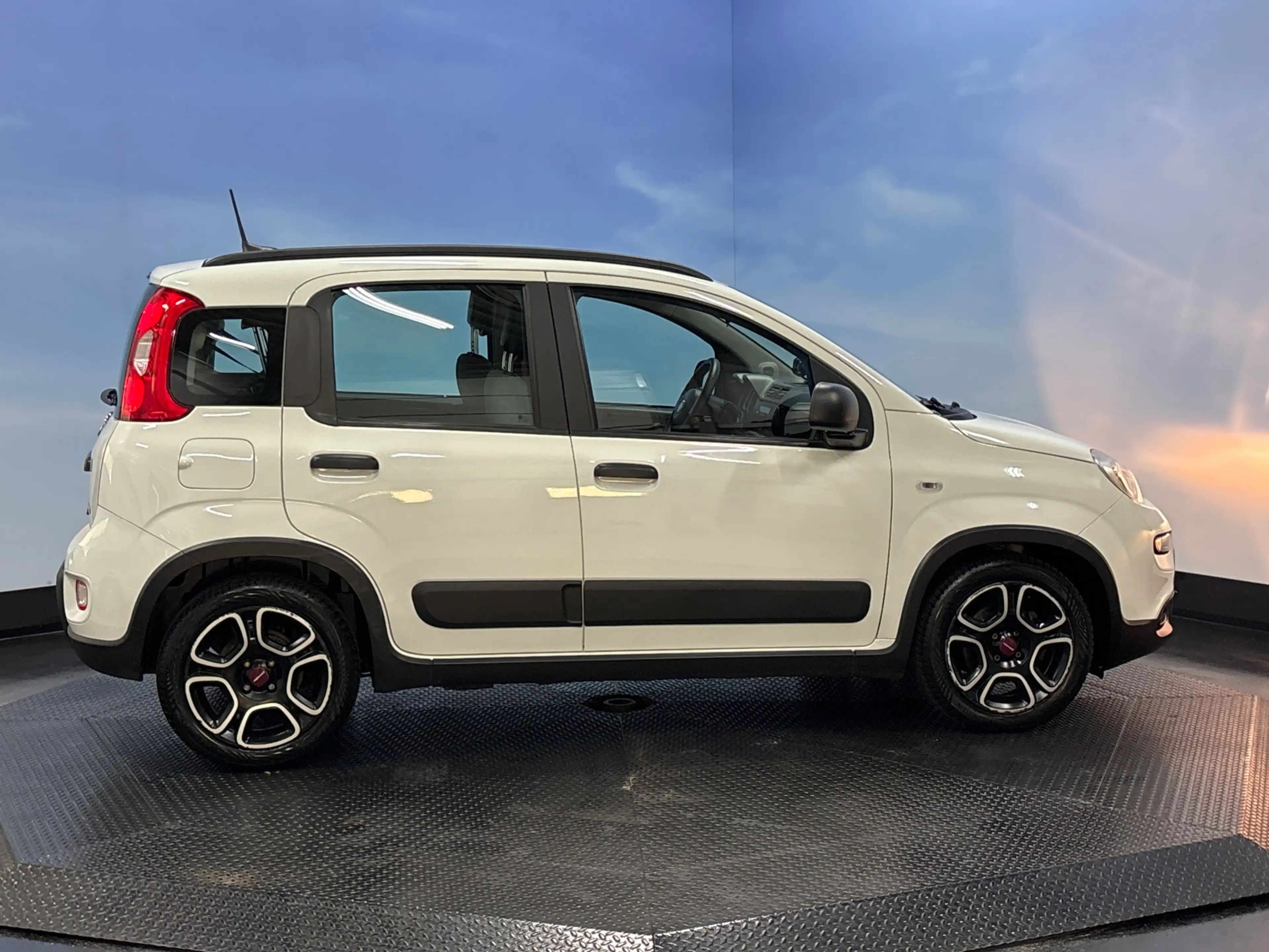 Fiat Panda 1.0 Hybrid City Life — photo 7