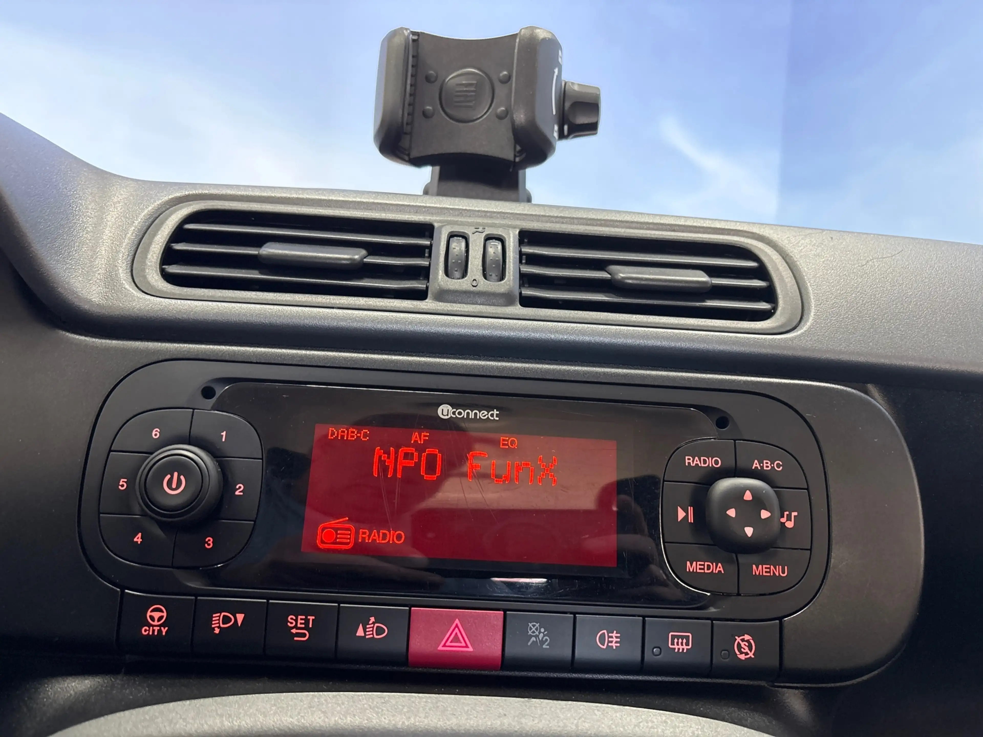 Fiat Panda 1.0 Hybrid City Life — photo 18