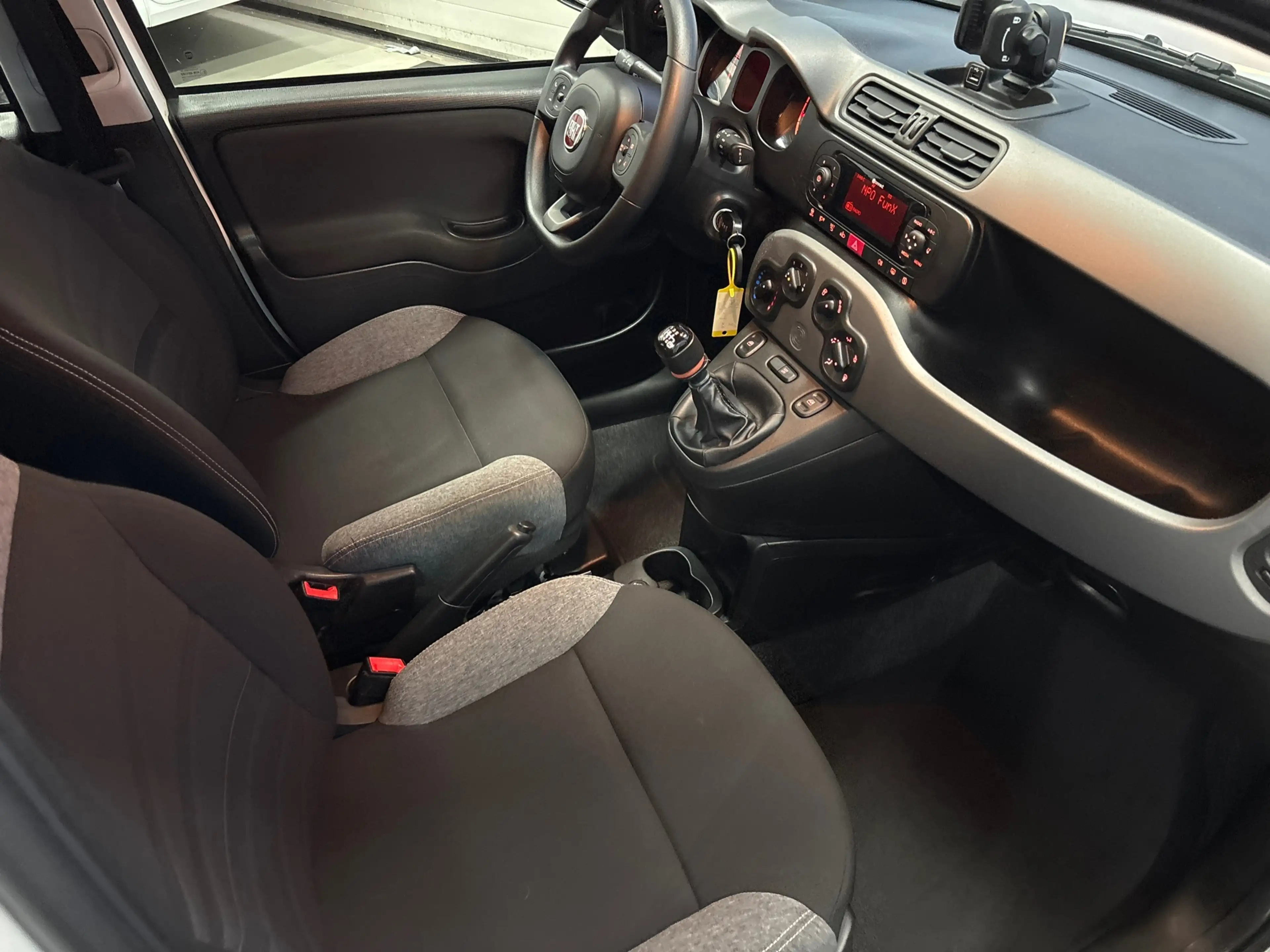 Fiat Panda 1.0 Hybrid City Life — photo 3
