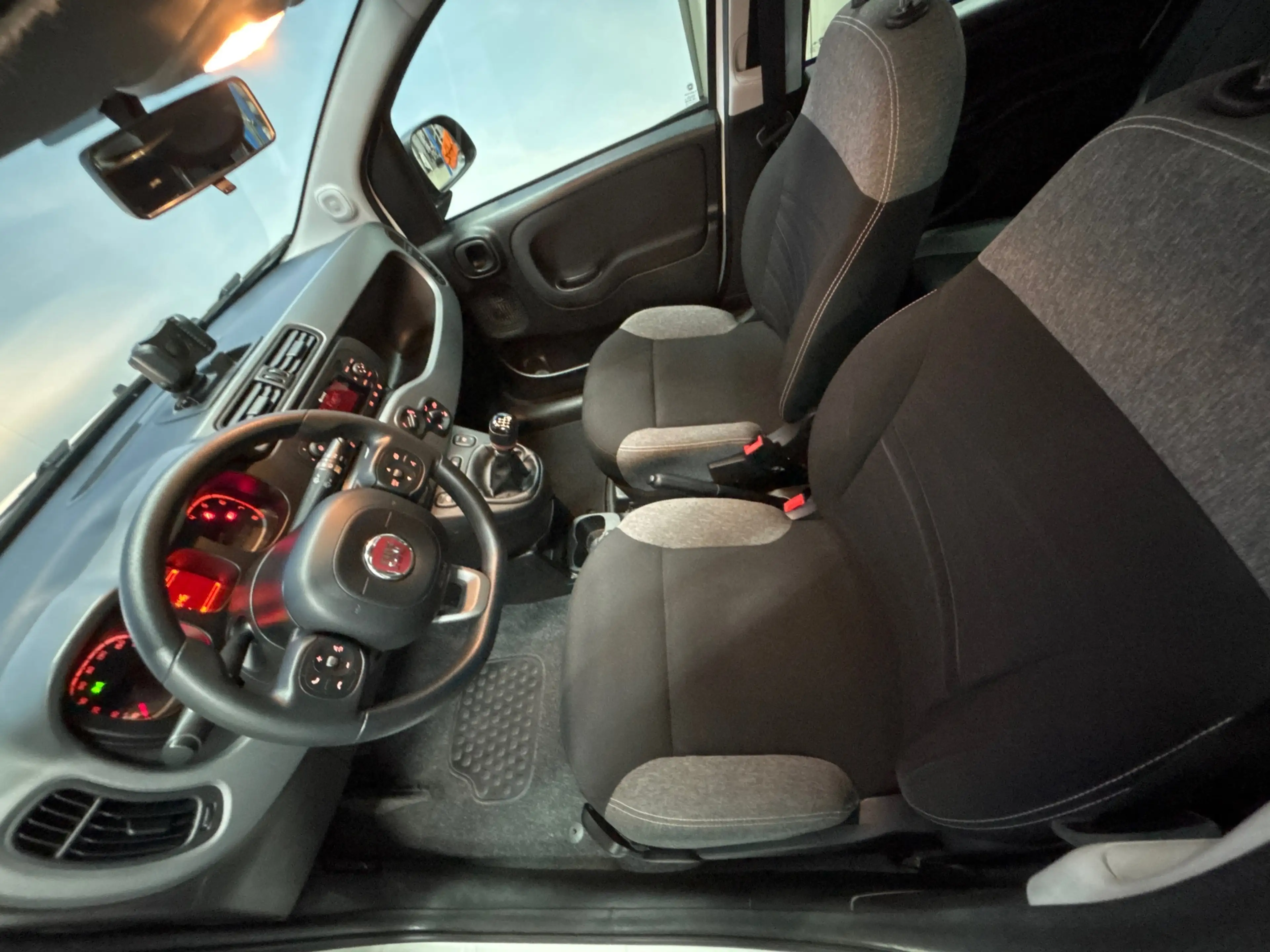 Fiat Panda 1.0 Hybrid City Life — photo 4