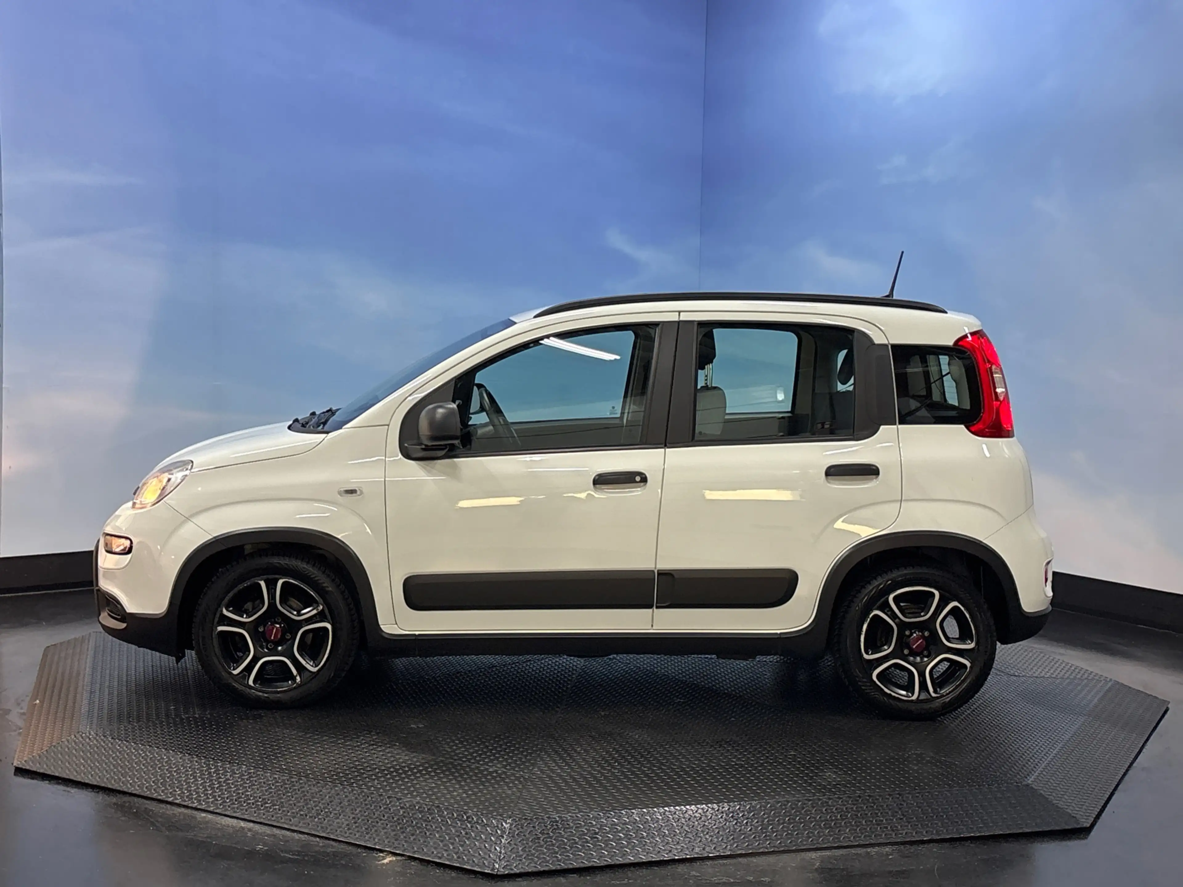 Fiat Panda 1.0 Hybrid City Life — photo 10
