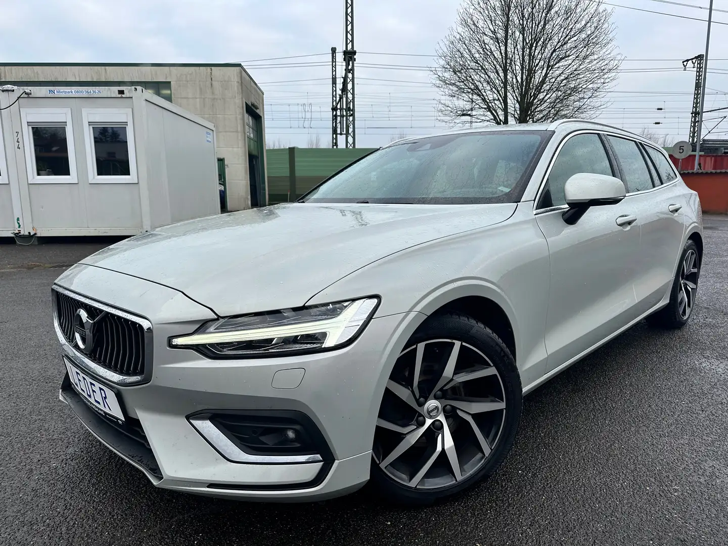 Volvo V60 Inscription AHK Argent - 1