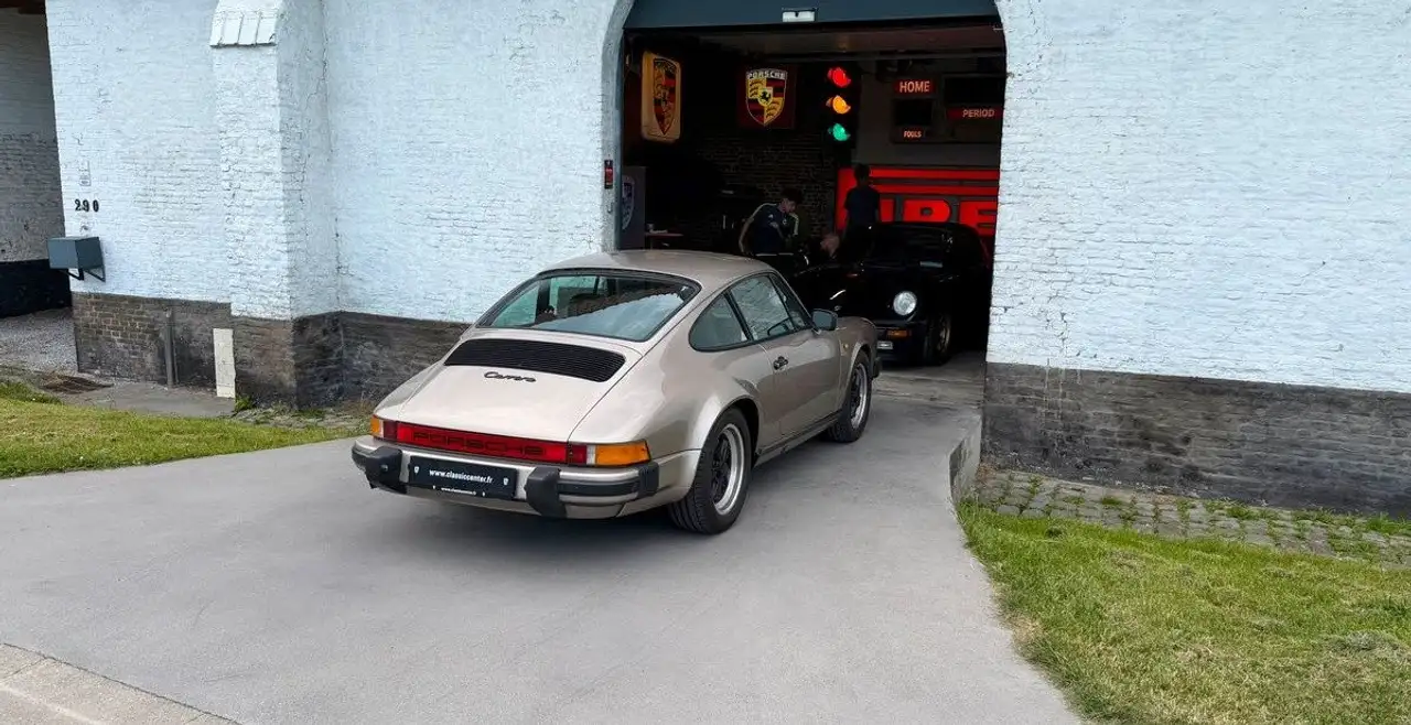 Porsche 911 Carrera 3.2 Coupé Platine Metallic, foto 4