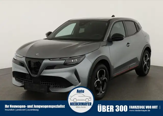 Alfa Romeo Junior Ibrida 1.2 Speciale, 18-Zoll, Kamera, el. Klappe,