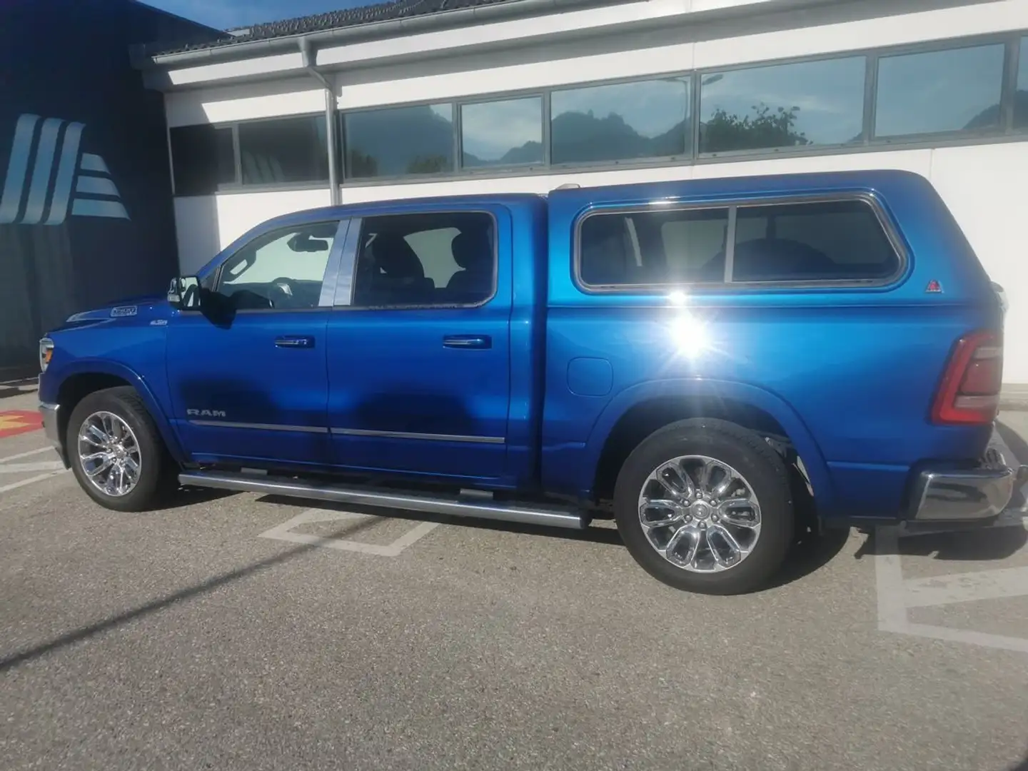 Dodge RAM Laramie 5,7Hemi V8 Crew-Cab LPG Blau - 2