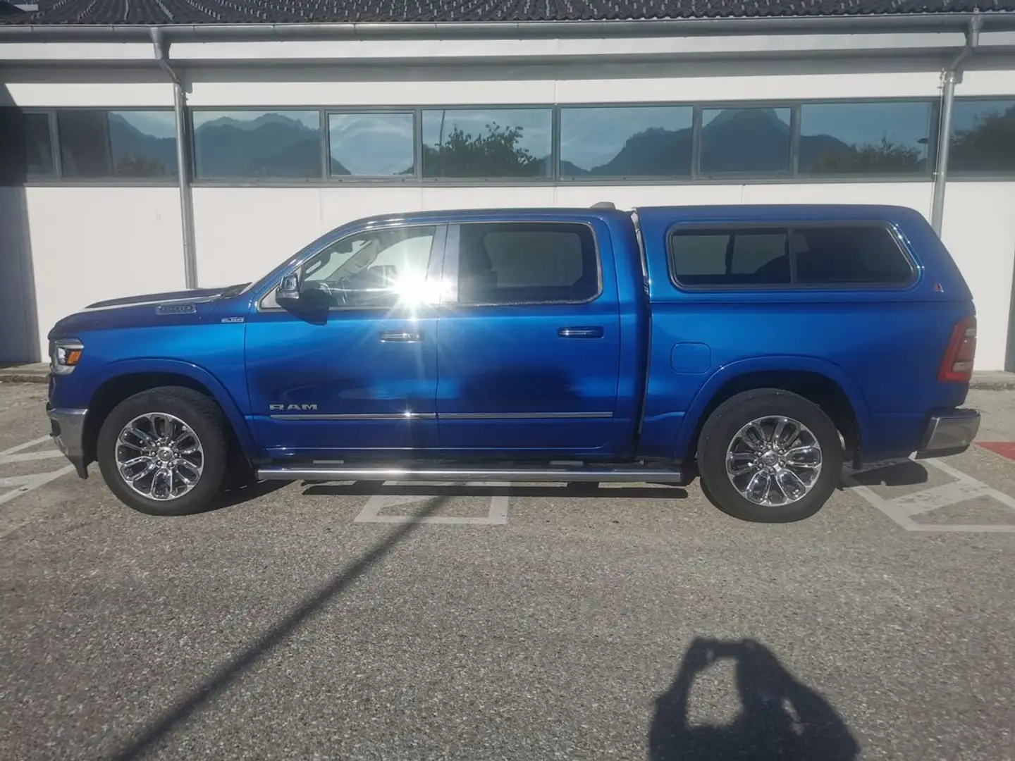 Dodge RAM Laramie 5,7Hemi V8 Crew-Cab LPG Blau - 1