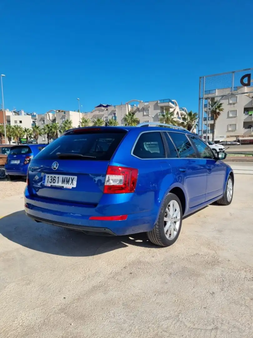 Skoda Octavia Combi 1.6TDI CR Ambition DSG 110 Azul - 2