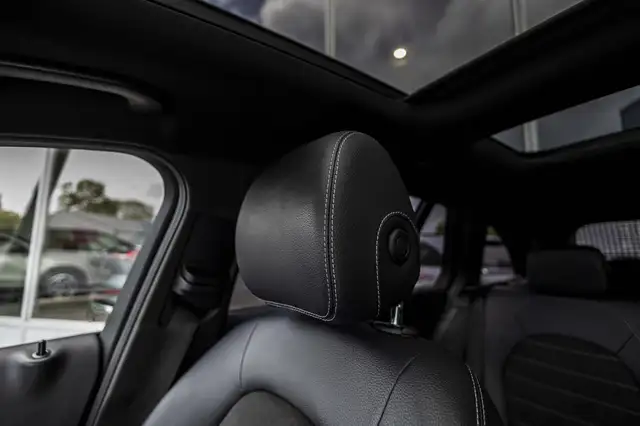 Mercedes-Benz C-Class view 12