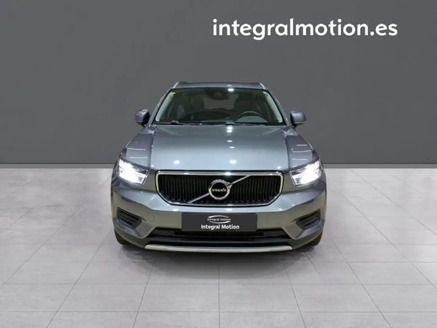 Volvo XC40 D3 Momentum Gris - 2