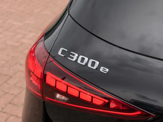Mercedes-Benz 300 view 21