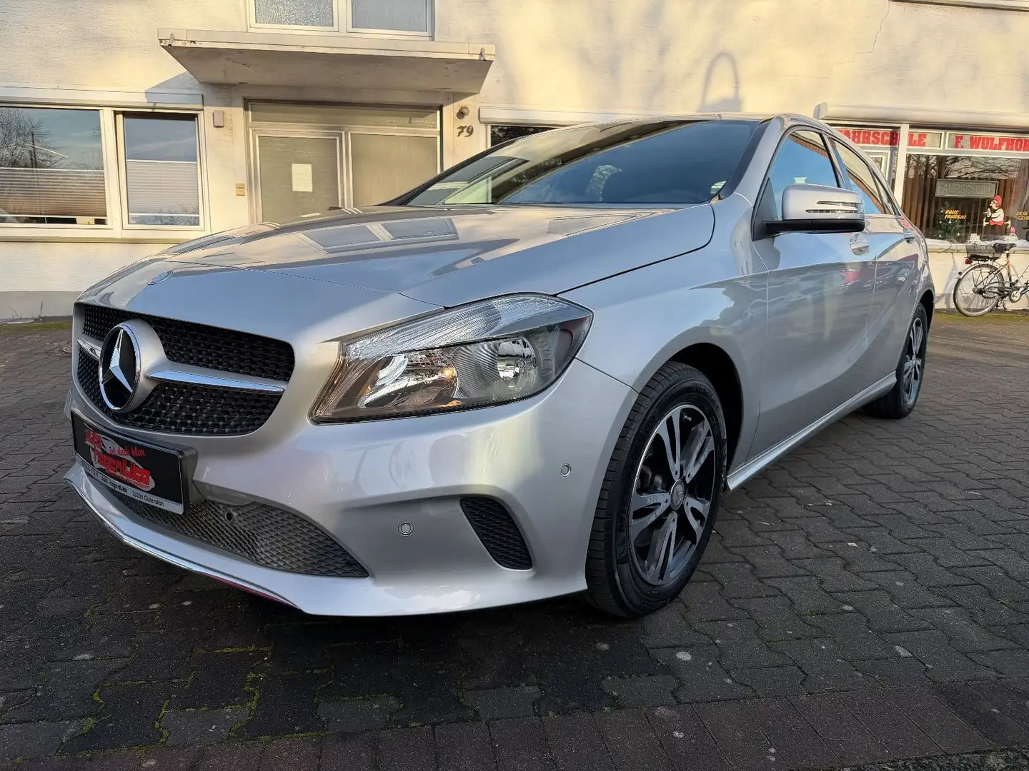 Mercedes-Benz A 180 A180 Klima Navi Vollleder uvm. Silber - 1