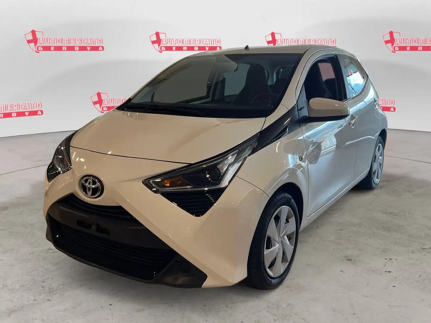 Toyota Aygo Connect 1.0 VVT-i 72 CV 5 porte x-play Blanco - 1