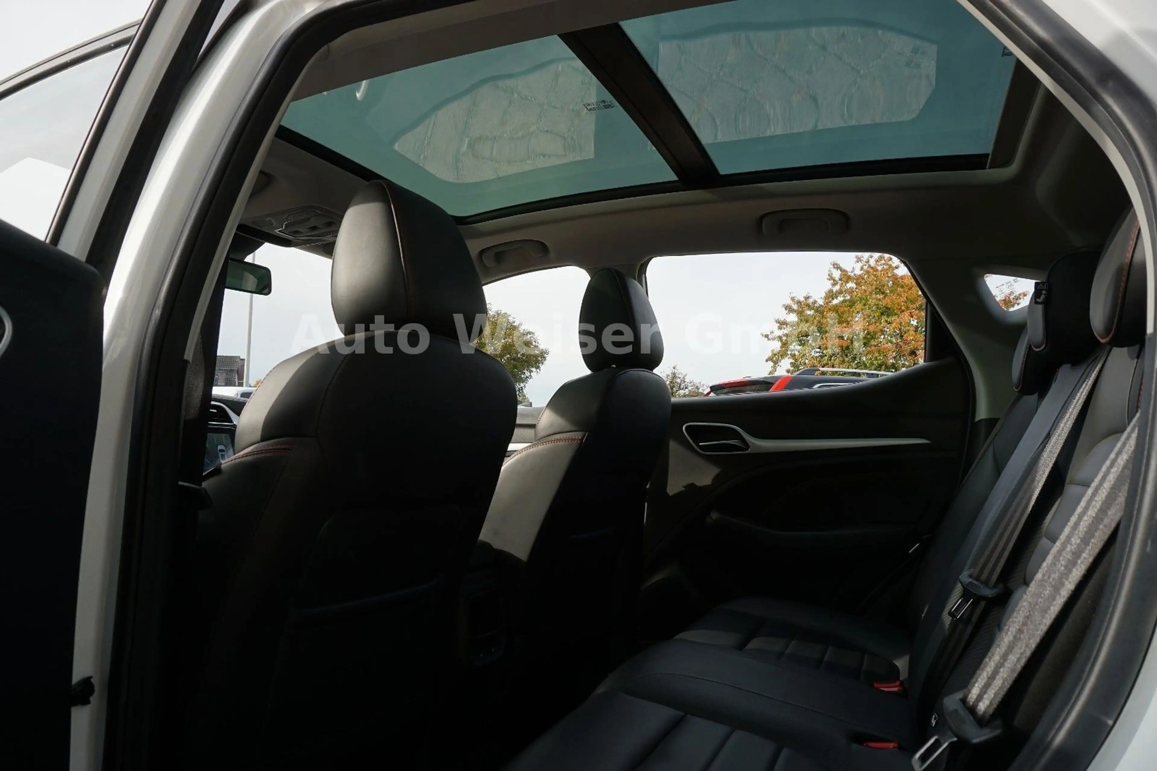 MG ZS Luxury LED Navi 360° Kamera SHZ Pano — photo 12