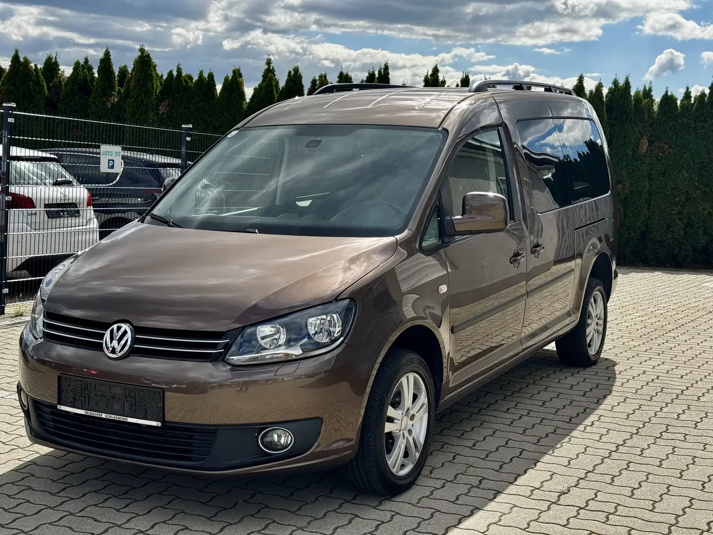 Volkswagen Caddy 2.0 Maxi 7-Sitzen 1-Hand 6-Gang Anhänger Braun - 1