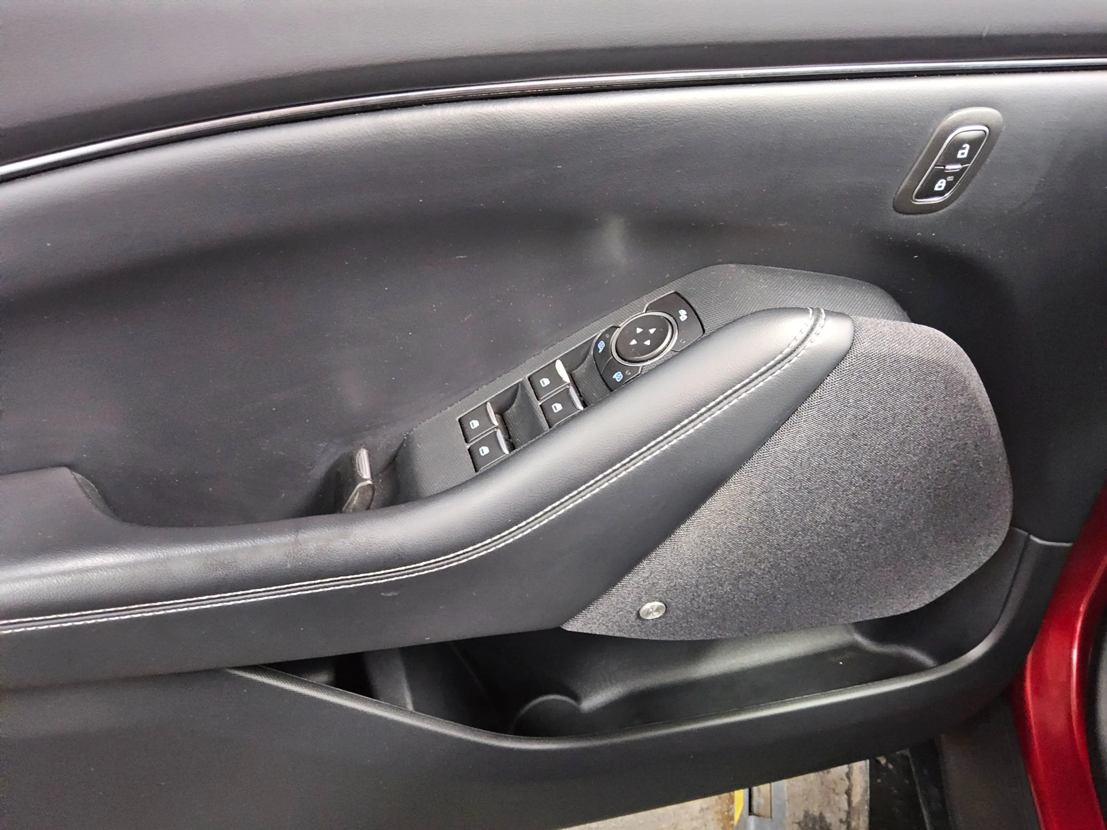 Ford Mustang Mach-E — photo 10