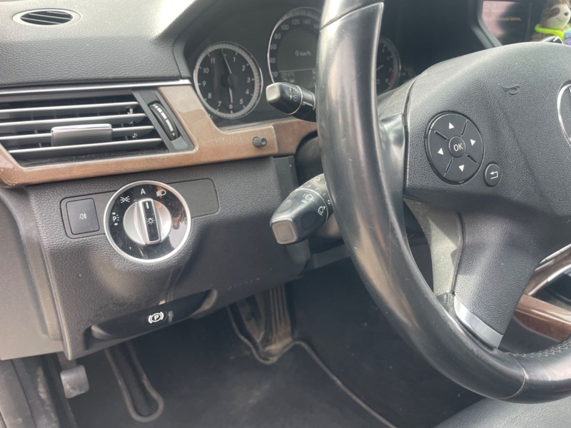 Mercedes-Benz E 350 4MATIC V6 AVANTGARDE — photo 12