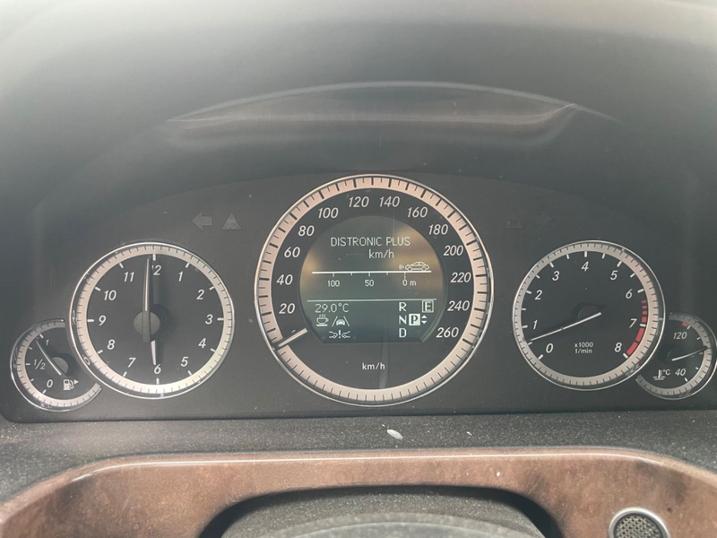 Mercedes-Benz E 350 4MATIC V6 AVANTGARDE — photo 15