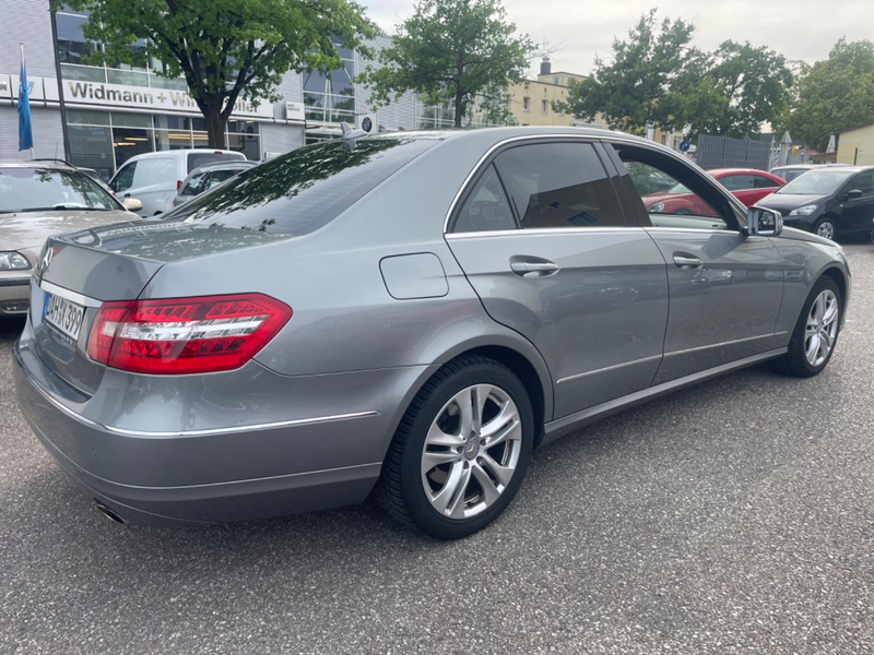 Mercedes-Benz E 350 4MATIC V6 AVANTGARDE — photo 3