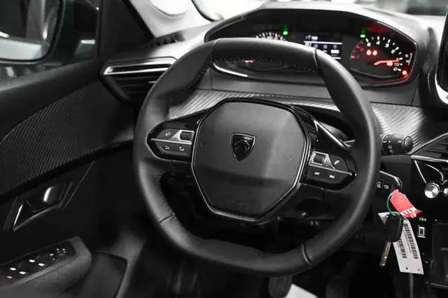 Peugeot 208 view 12