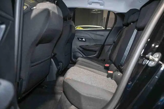 Peugeot 208 view 11