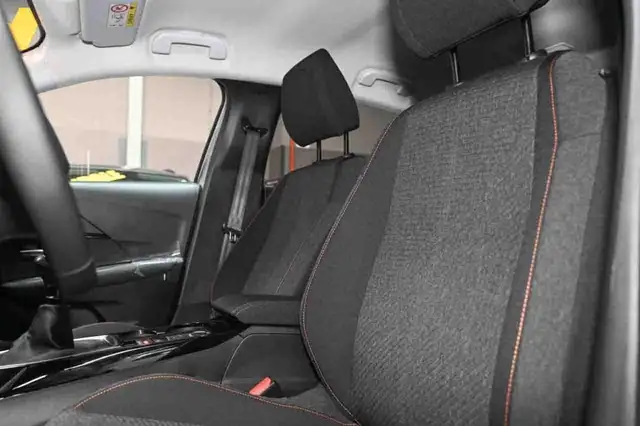 Peugeot 208 view 10