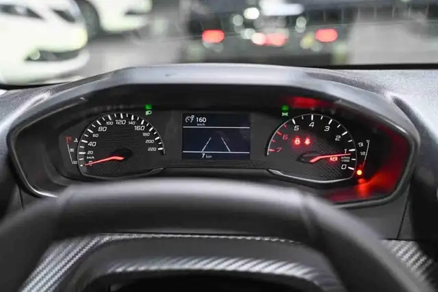 Peugeot 208 view 13