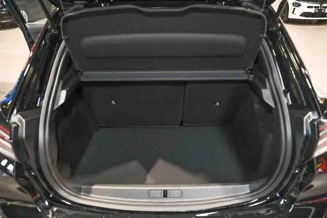 Peugeot 208 view 5