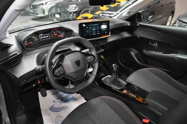 Peugeot 208 view 8