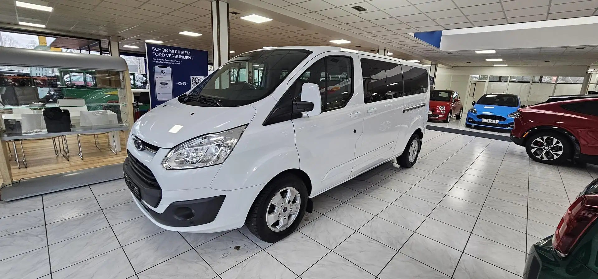 Ford Tourneo Custom 310 L2H1 VA Titanium Navi Standheizung Camera 96 k Weiß - 1
