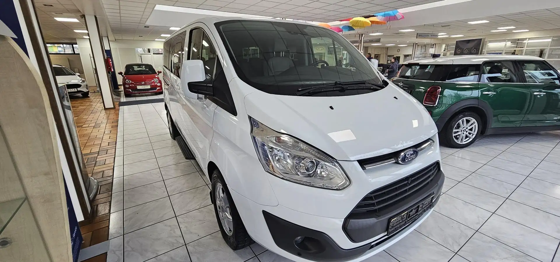 Ford Tourneo Custom 310 L2H1 VA Titanium Navi Standheizung Camera 96 k Weiß - 2