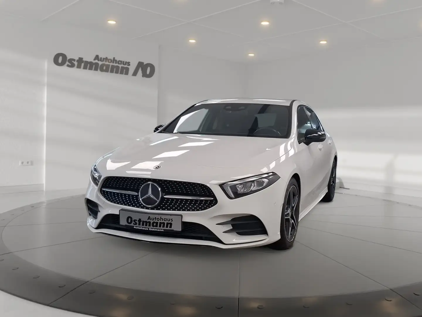 Mercedes-Benz A 220 AMG Line LED RFK SHZ Blanc - 2