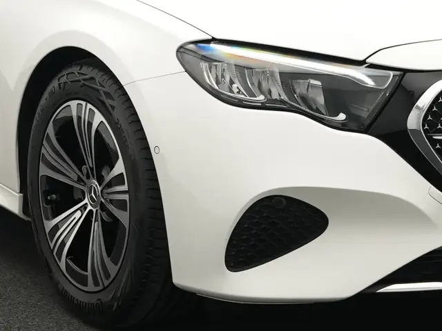 Mercedes-Benz E-Class view 9