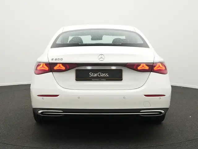 Mercedes-Benz E-Class view 4