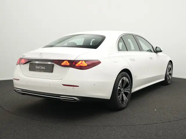 Mercedes-Benz E-Class view 3